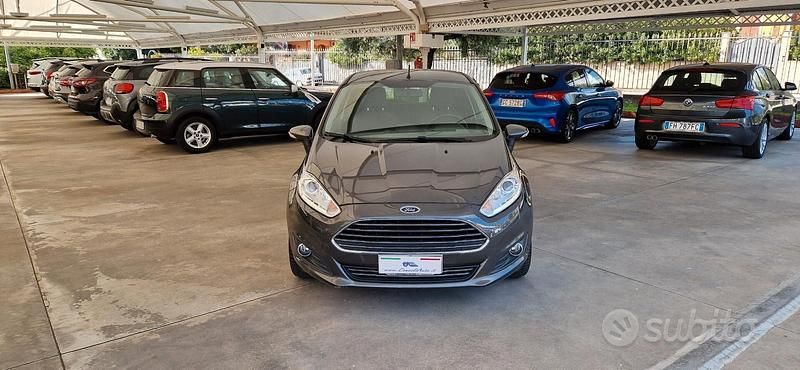 Usata Ford Fiesta Titanium 101 CV (74 kW) 2016 Grigio Utilitaria