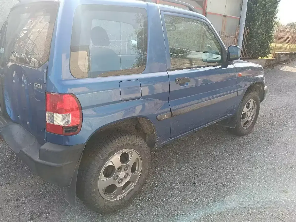 Usata Mitsubishi Pajero 120 CV (88 kW) 1999 Bluazzurro SUV