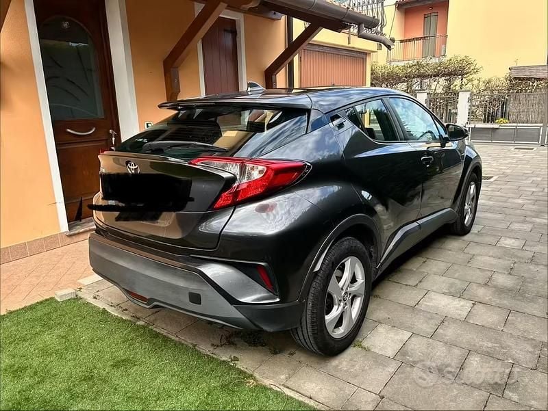 Usata Toyota C-HR 116 CV (85 kW) 2017 Grigio SUV