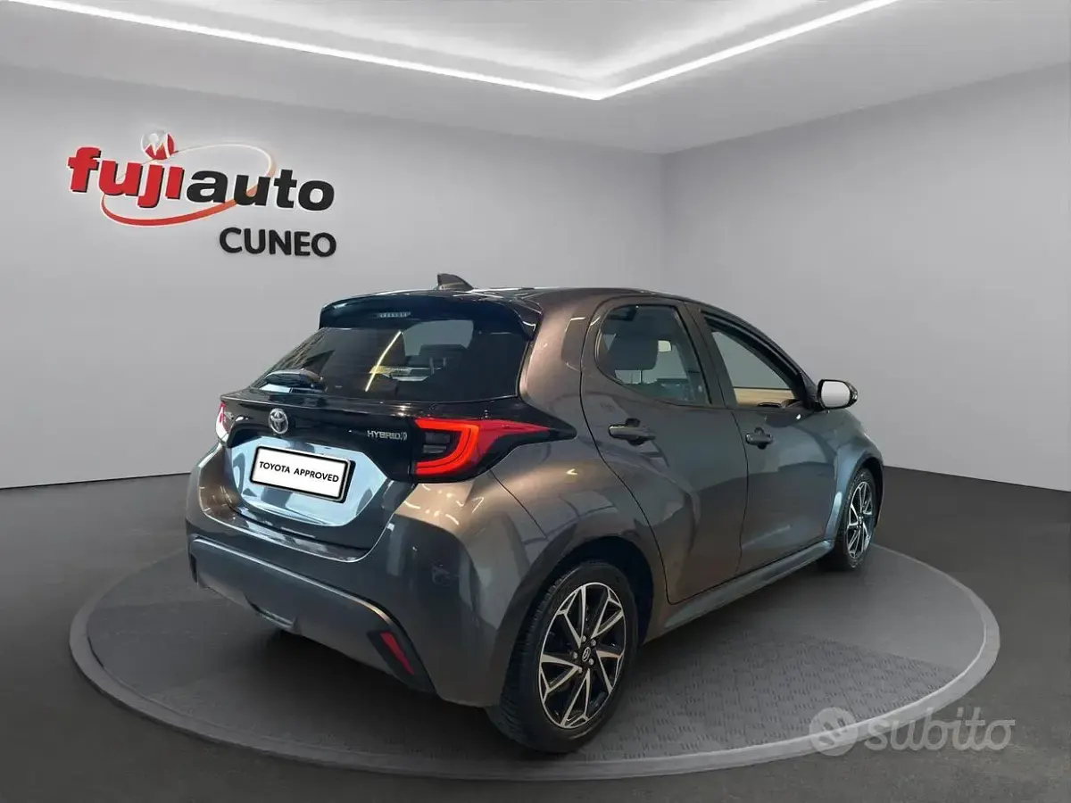 Usata Toyota Yaris Hybrid Trend 116 CV (85 kW) 2022 Dark grey met Utilitaria