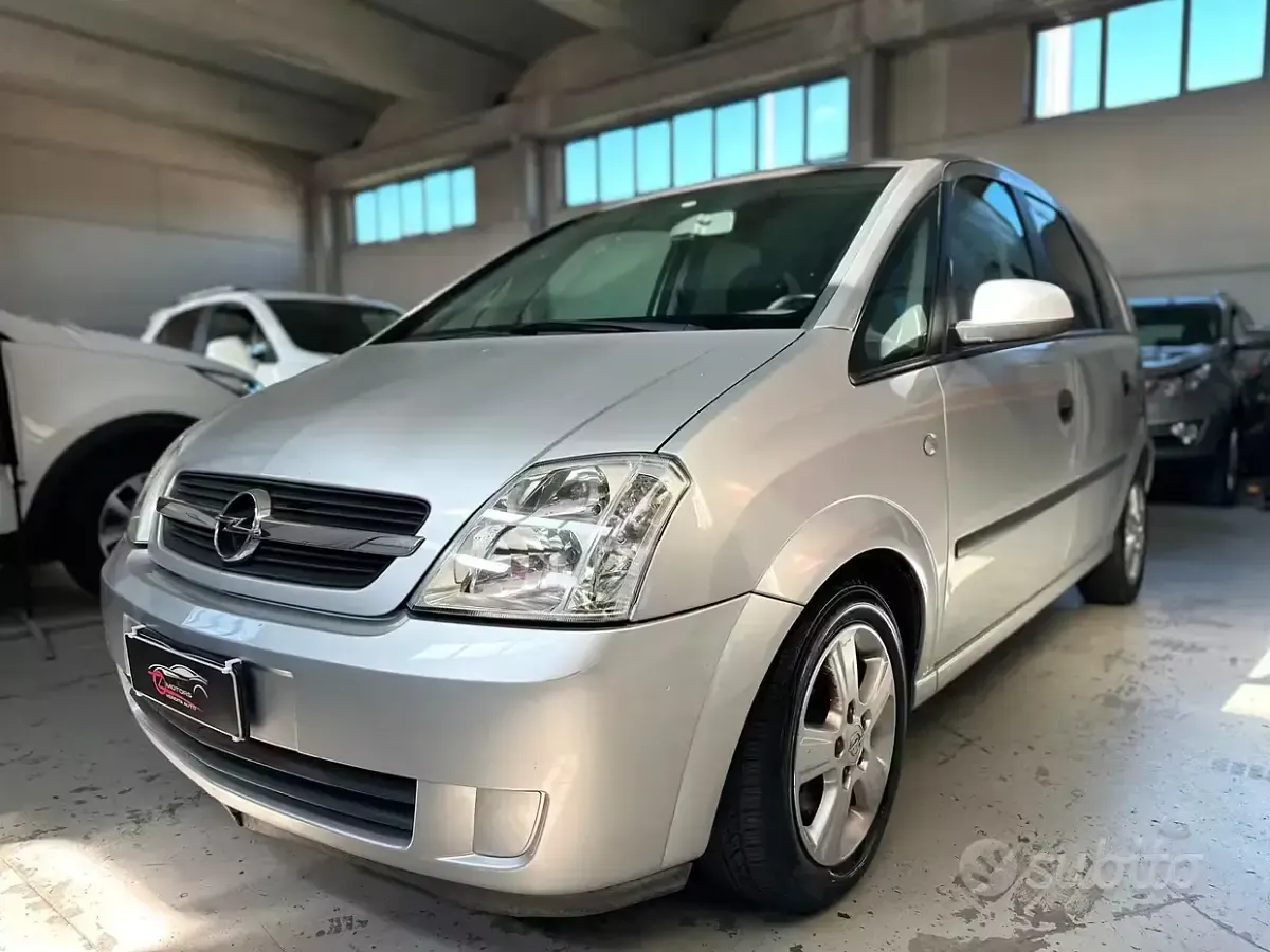 Usata Opel Meriva Cosmo 101 CV (74 kW) 2005 Grigio Monovolume