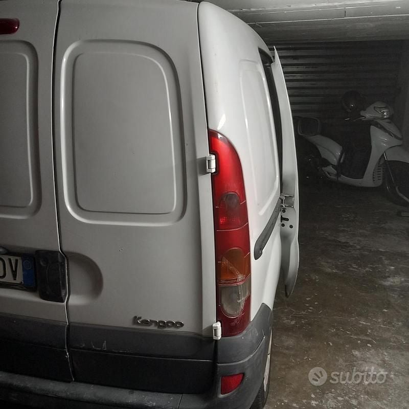 Usata Renault Kangoo 65 CV (47 kW) 1990 Bianco Monovolume