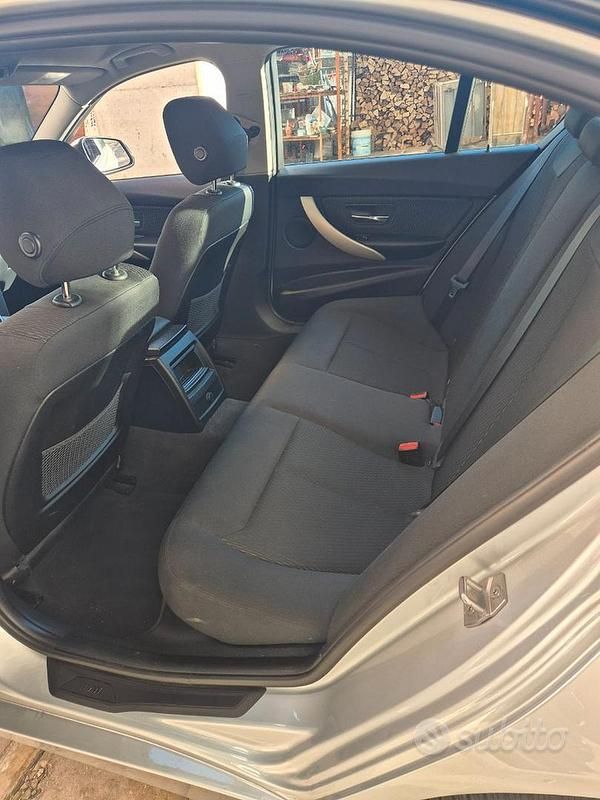 Usata BMW 318 2016 Grigio Berlina