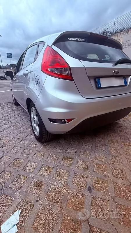 Second-hand Ford Fiesta 82 CP (60 kW) 2011 Gri Hatchback