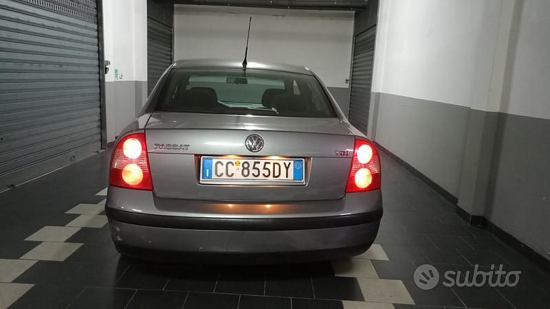 Grigio Usata 2002 VW Passat Tre volumi | 1300 € (Super prezzo) - Immagine 1/3