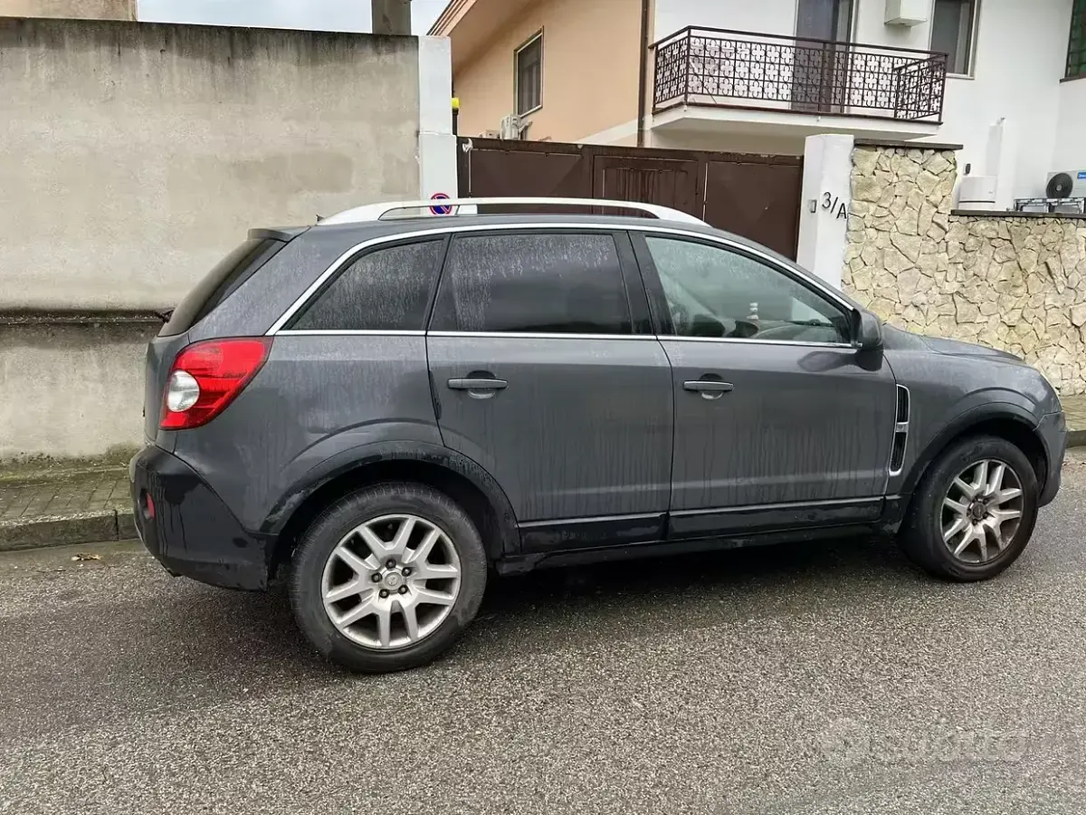 Usata Opel Antara 127 CV (93 kW) 2010 Grigio SUV