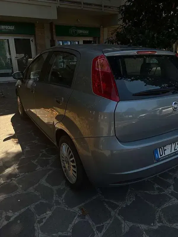Usata Fiat Grande Punto Dynamic 65 CV (47 kW) 2007 Grigio Utilitaria