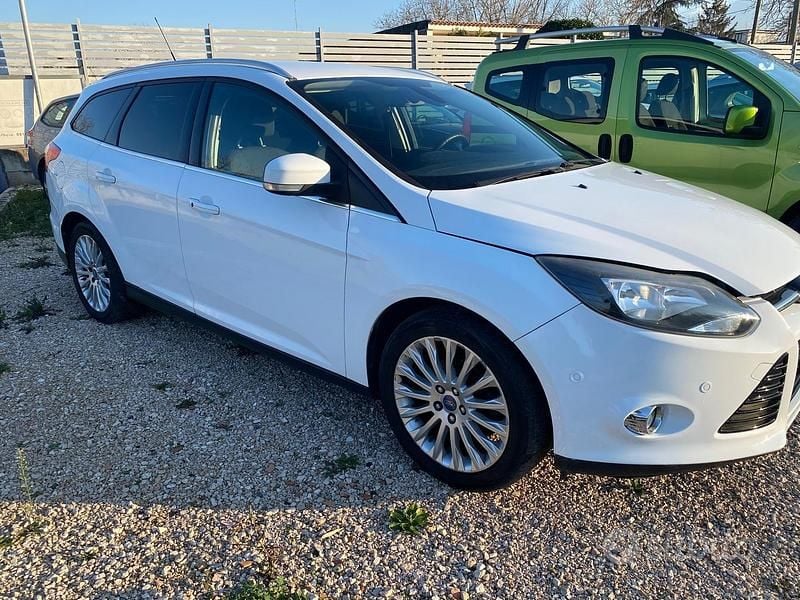 Usata Ford Focus Titanium 120 CV (88 kW) 2013 Bianco Station wagon