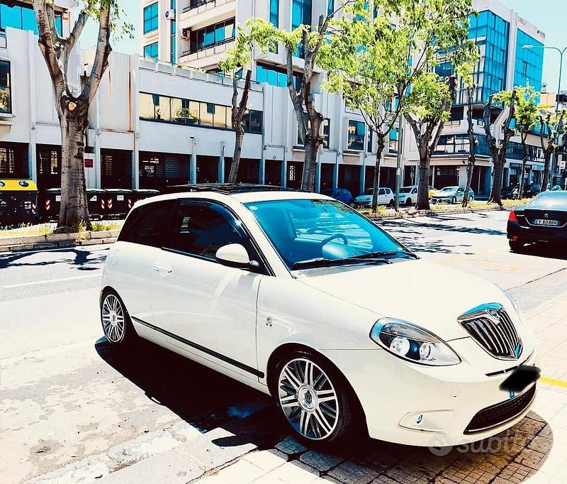 Usata Lancia Ypsilon 90 CV (66 kW) 2010 Utilitaria