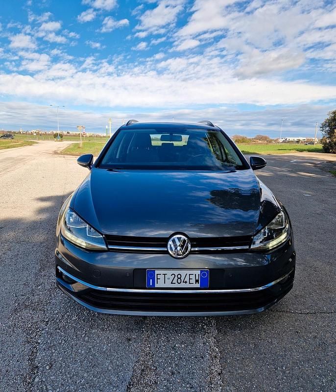 Usata VW Golf VII Business 116 CV (85 kW) 2018 Argento Station wagon
