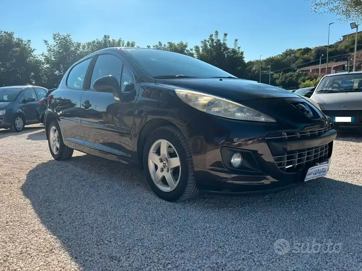 Usata Peugeot 207 68 CV (50 kW) 2011 Marrone Berlina