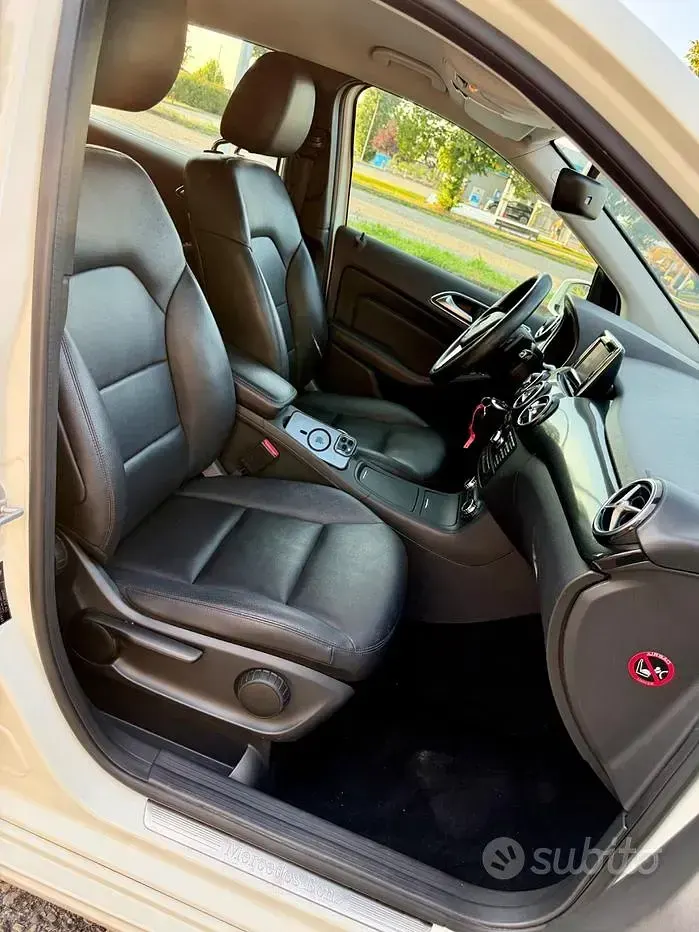 Usata Mercedes B180 Premium 136 CV (100 kW) 2013 Bianco Utilitaria