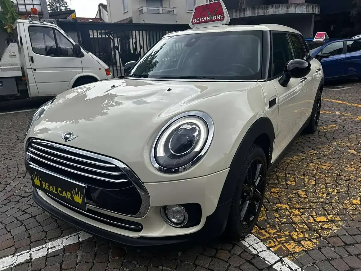 Usata Mini Cooper D Clubman 150 CV (110 kW) 2019 Pepper white pastello Station wagon