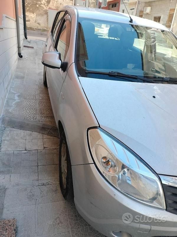 Usata Dacia Sandero 75 CV (55 kW) 2010 Grigio Berlina