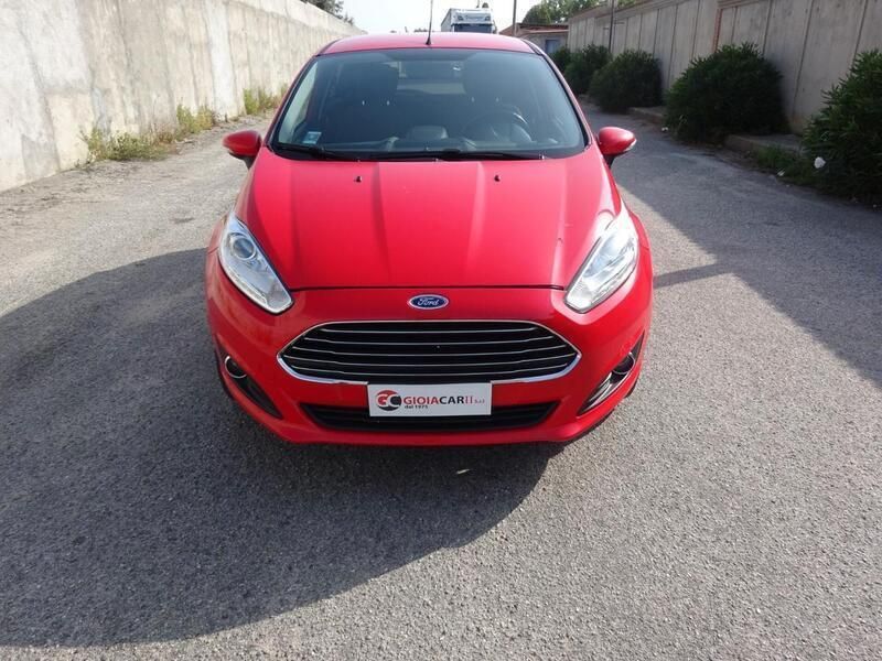 Usata Ford Fiesta Titanium 95 CV (69 kW) 2017 Rosso Utilitaria