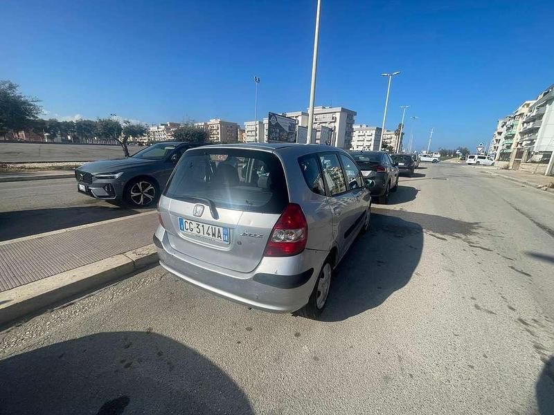 Usata Honda Jazz LS 77 CV (56 kW) 2003 Argento Utilitaria