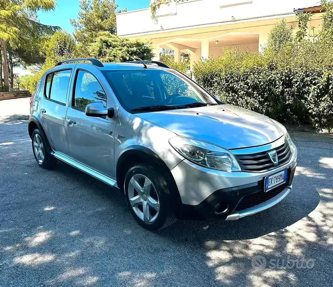 Usata Dacia Sandero 84 CV (61 kW) 2012 Berlina