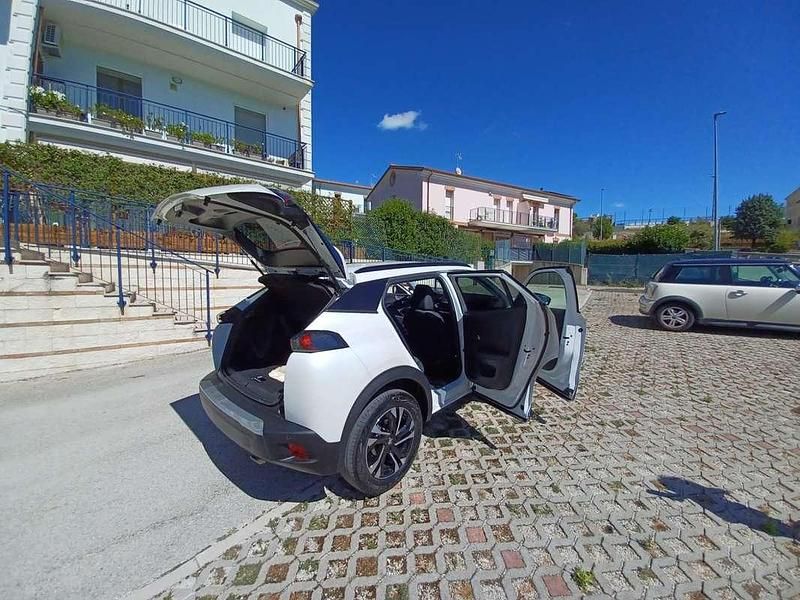 Usata Peugeot 2008 Allure 110 CV (80 kW) 2022 Bianco SUV
