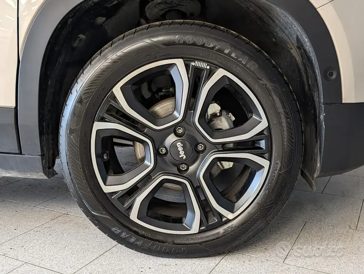 Usata Jeep Avenger Summit 101 CV (74 kW) 2025 Grigio SUV