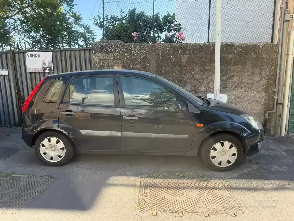 Usata Ford Fiesta 68 CV (50 kW) 2006 Utilitaria