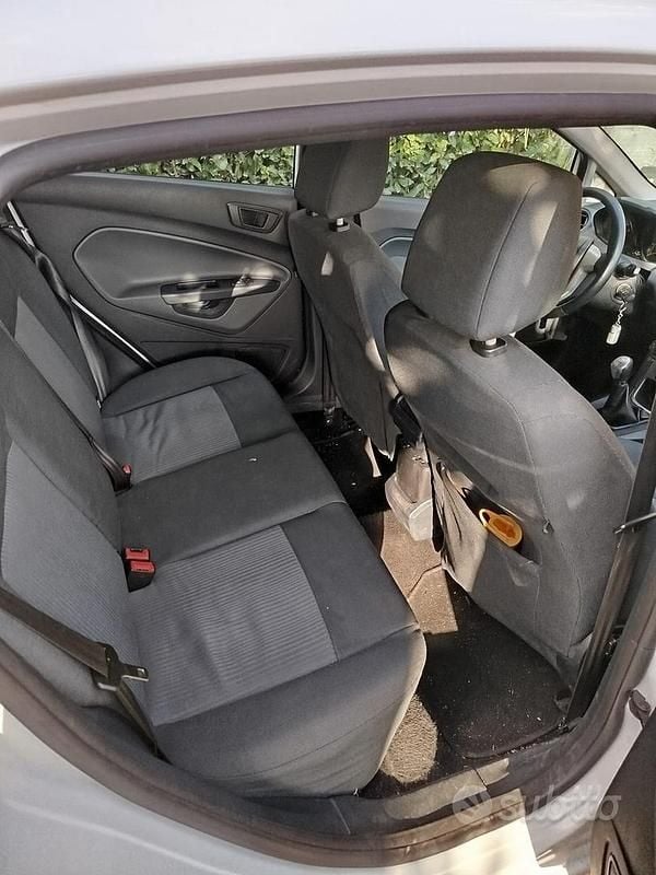 Usata Ford Fiesta 68 CV (50 kW) 2011 Bianco Utilitaria