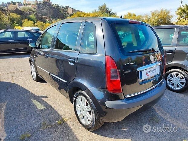 Usata Lancia Musa 74 CV (54 kW) 2005 Nero Monovolume