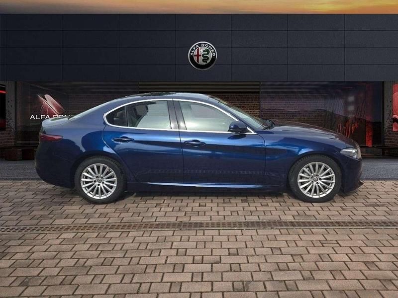 Usata Alfa Romeo Giulia Lusso 180 CV (132 kW) 2016 Blu Berlina