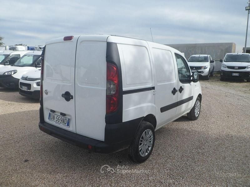 Usata Fiat Doblò 105 CV (77 kW) 2009 Bianco Monovolume