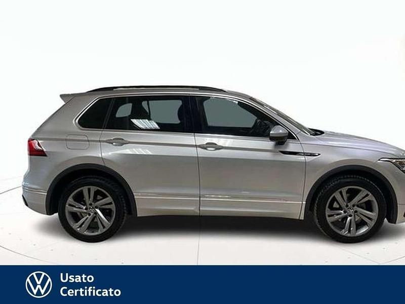Usata VW Tiguan R-line 150 CV (110 kW) 2022 Grigio / pastello SUV