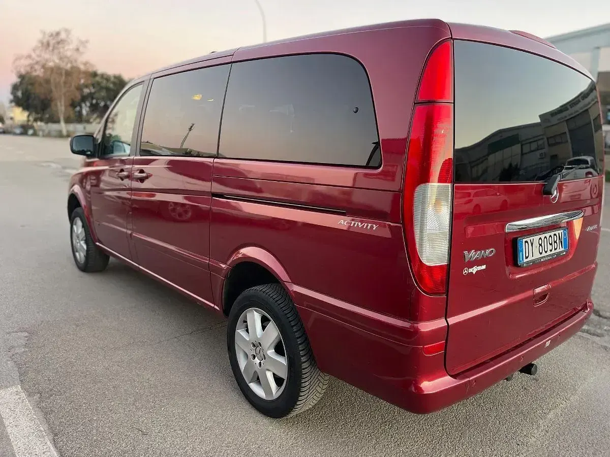 Usata Mercedes Viano 150 CV (110 kW) 2010 Rosso Monovolume