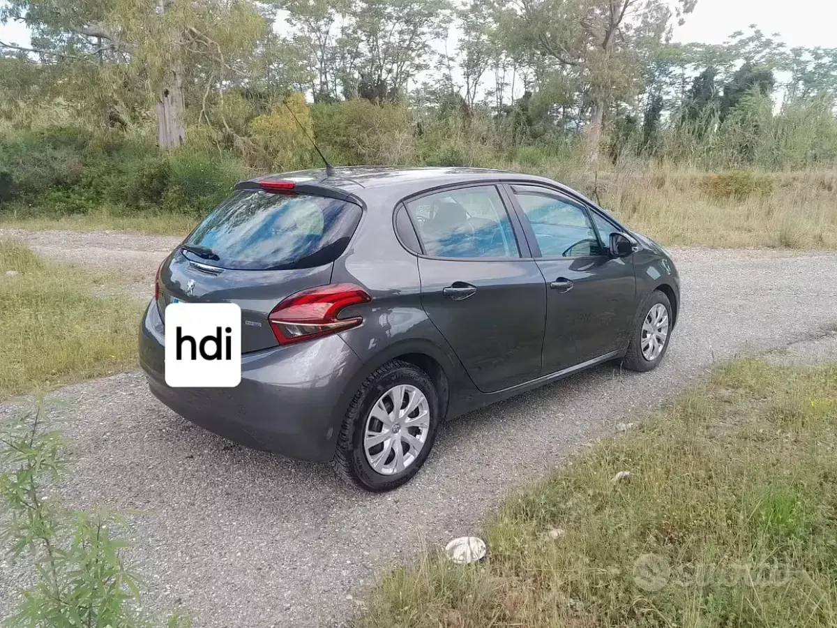 Usata Peugeot 208 Allure 75 CV (55 kW) 2017 Grigio Utilitaria