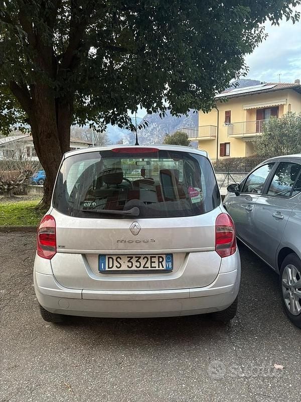 Usata Renault Modus 75 CV (55 kW) 2008 Grigio Monovolume