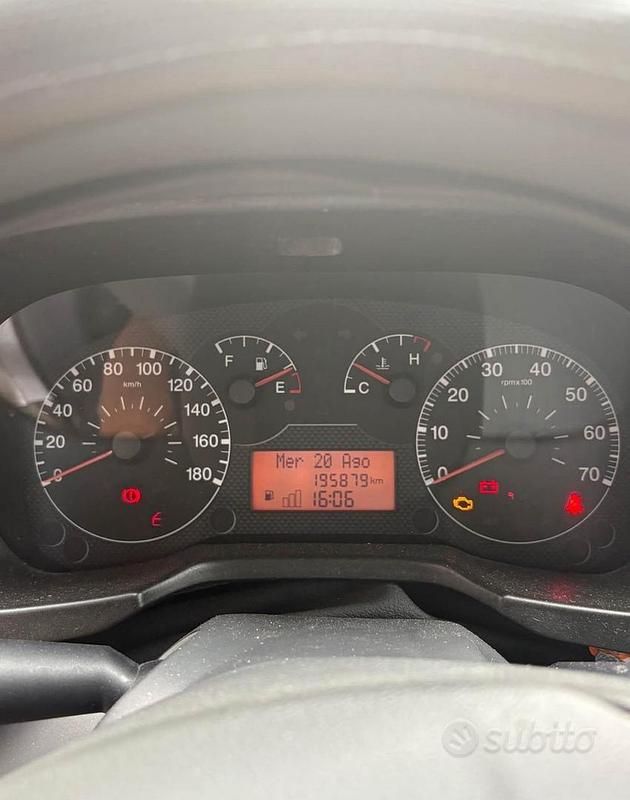 Usata Fiat Qubo Trekking 77 CV (56 kW) 2011 Grigio Monovolume