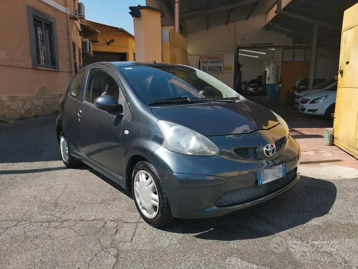 Usata Toyota Aygo 68 CV (50 kW) 2007 Grigio Utilitaria