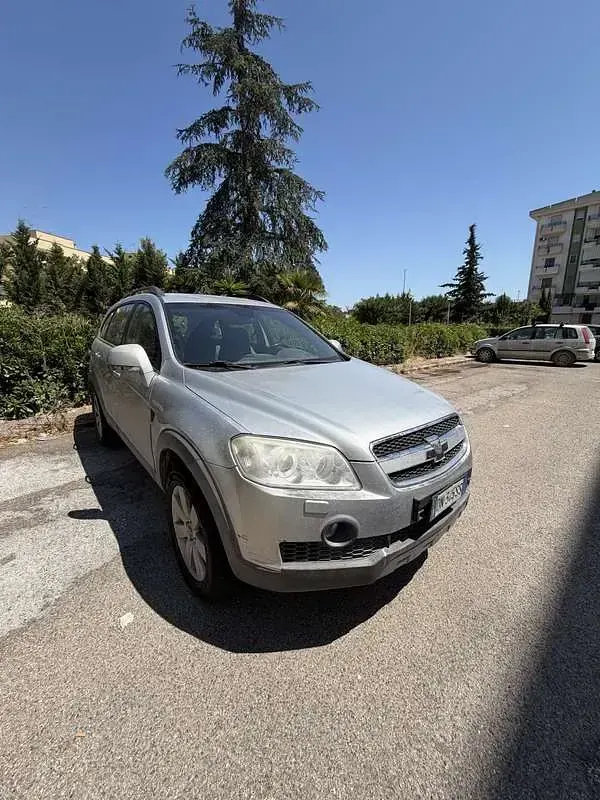 Usata Chevrolet Captiva 150 CV (110 kW) 2008 Grigio SUV