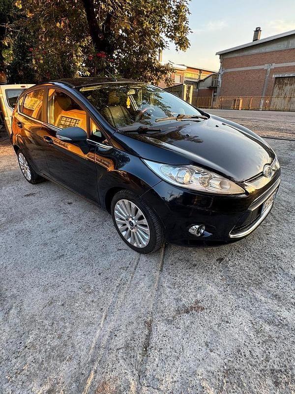 Usata Ford Fiesta 73 CV (53 kW) 2008 Nero Utilitaria