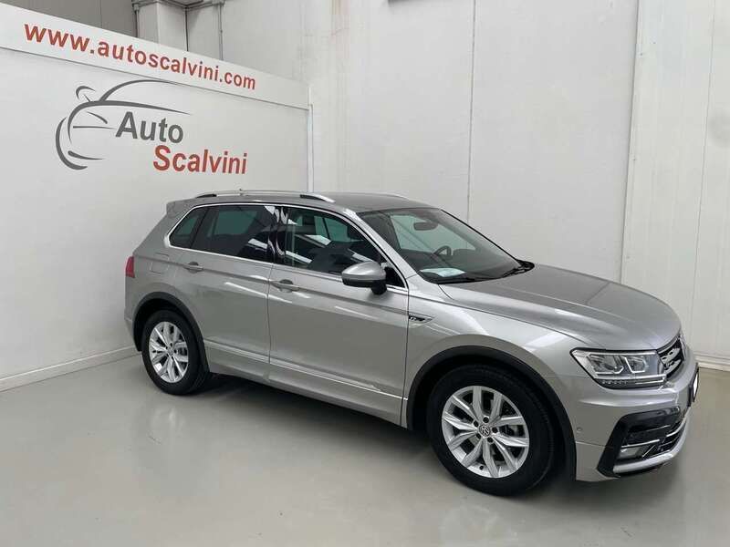 Grigio Usata 2020 VW Tiguan R-line SUV | 23.900 € (Buon prezzo) - Immagine 1/4
