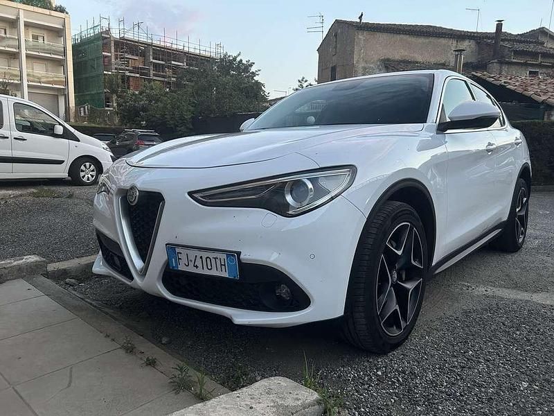 Usata Alfa Romeo Stelvio Executive 209 CV (153 kW) 2017 Bianco SUV