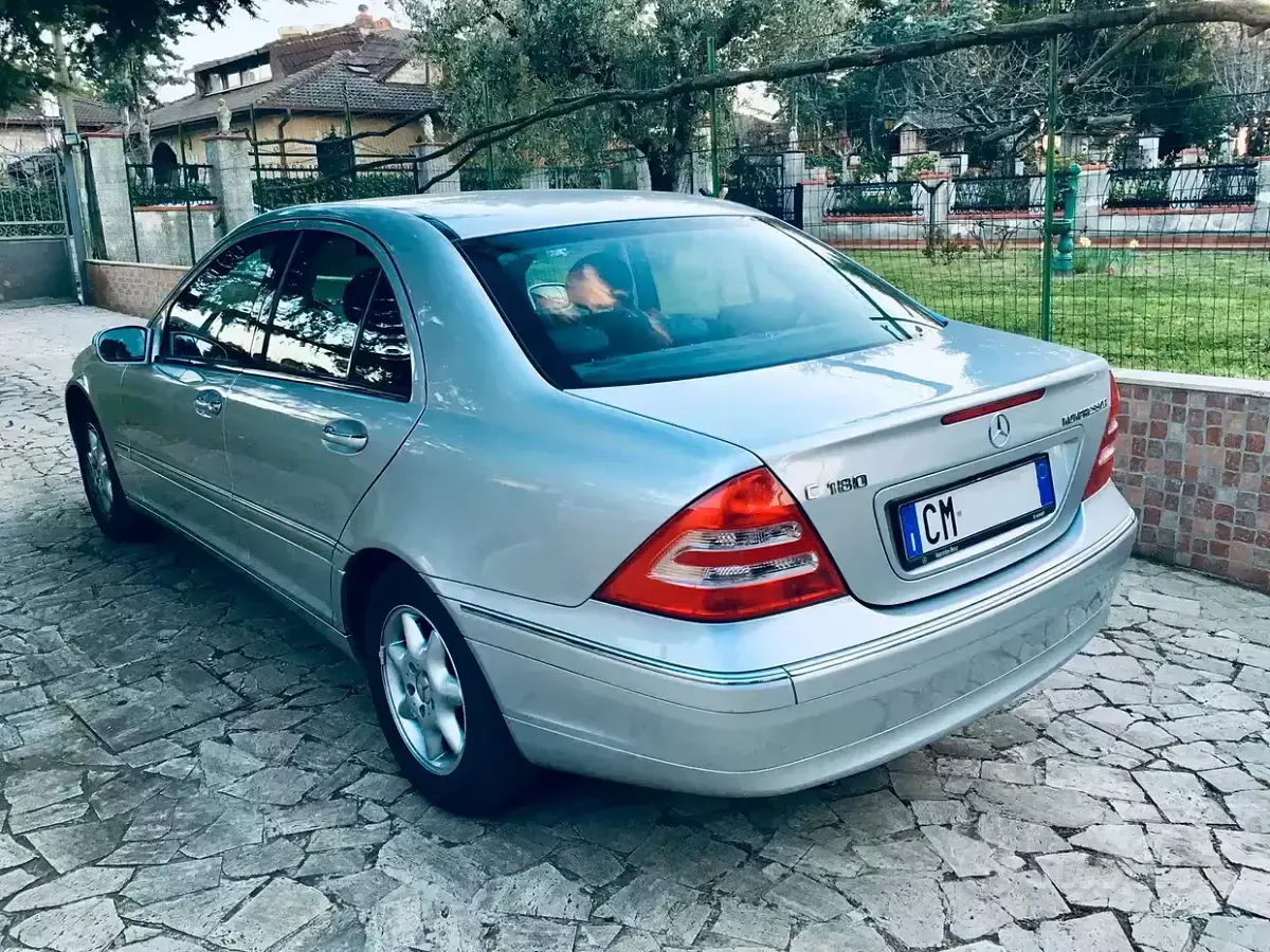 Usata Mercedes C180 Elegance 143 CV (105 kW) 2004 Grigio Berlina