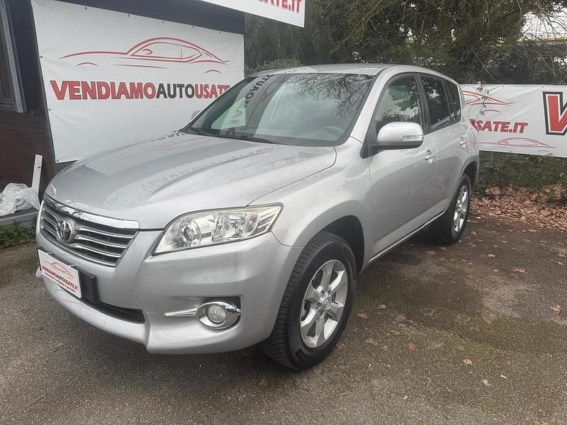 Usata Toyota RAV4 150 CV (110 kW) 2012 Argento SUV