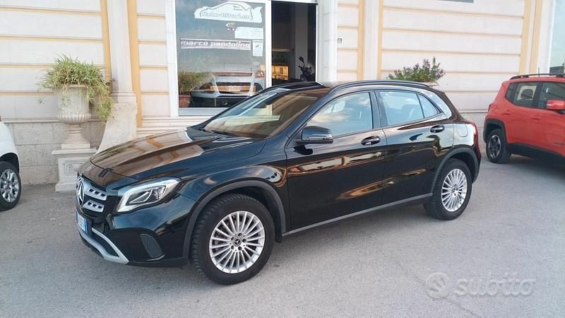 Usata Mercedes GLA200 135 CV (99 kW) 2019 Nero SUV