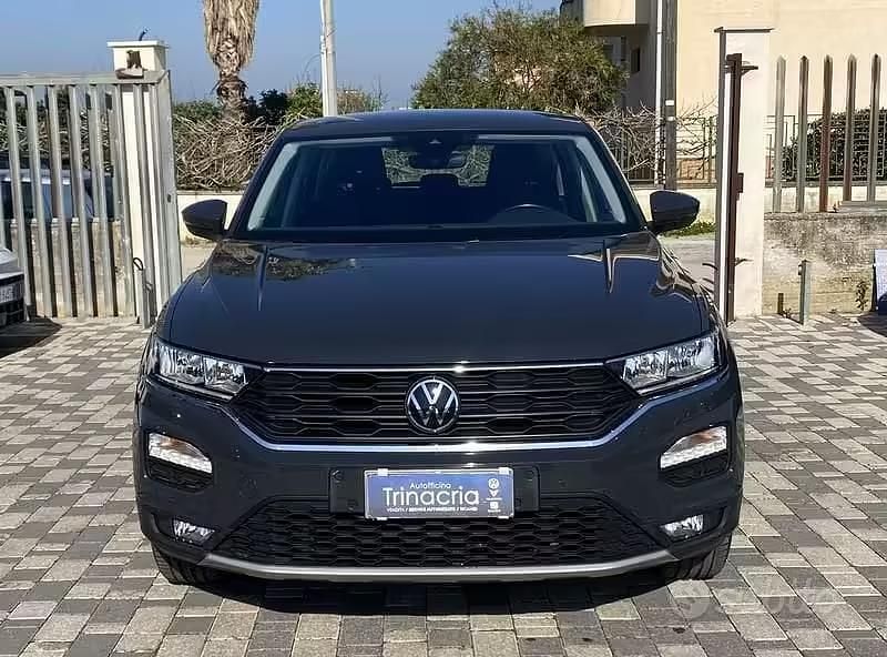 Usata VW T-Roc Business 116 CV (85 kW) 2020 Grigio SUV
