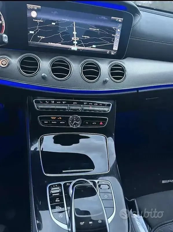 Usata Mercedes E220 AMG line 194 CV (142 kW) 2017 Berlina