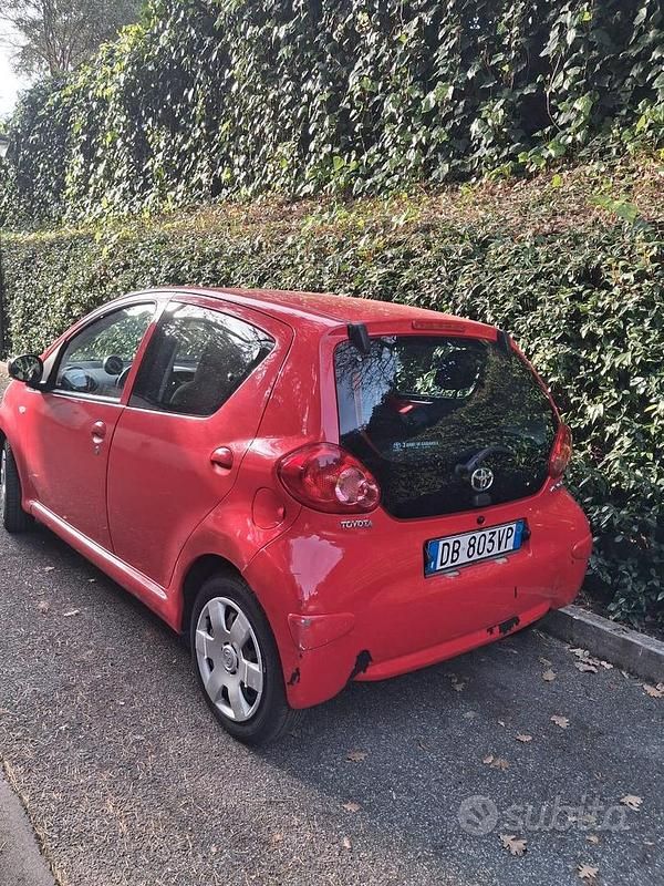 Usata Toyota Aygo 2006 Rosso Utilitaria