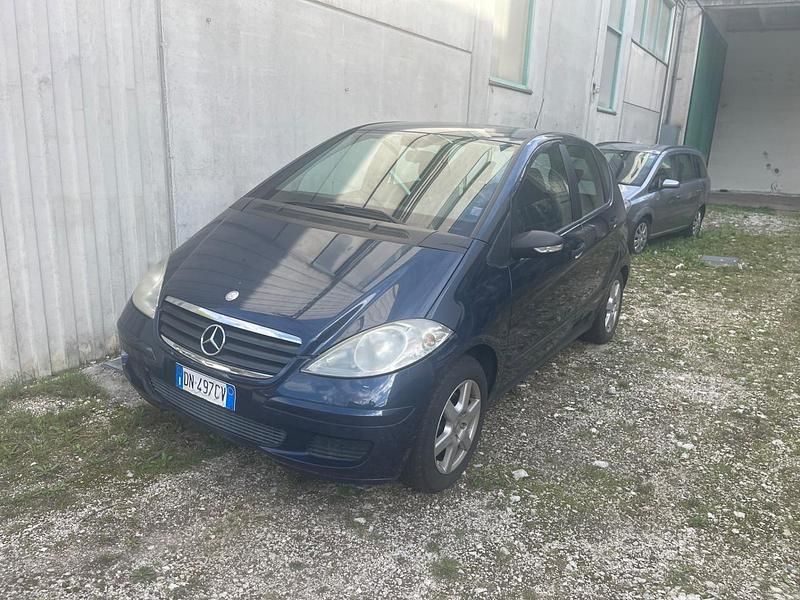 Usata Mercedes A180 Elegance 108 CV (79 kW) 2009 Blu Berlina