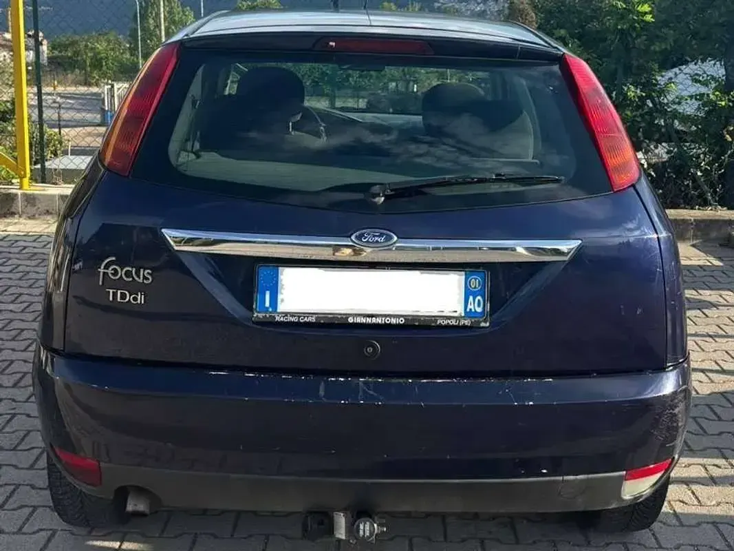 Usata Ford Focus Ghia 90 CV (66 kW) 2001 Blu/azzurro Berlina