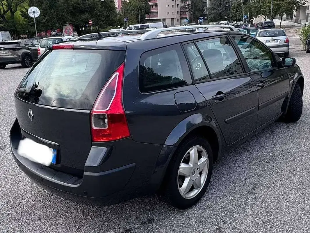 Usata Renault Mégane GrandTour Dynamique 106 CV (77 kW) 2008 Grigio Station wagon