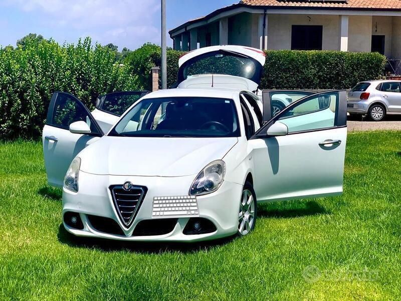 Bianco Usata 2010 Alfa Romeo Giulietta Due volumi | 6500 € (Molto cara) - Immagine 1/4