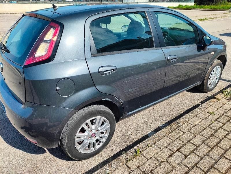 Usata Fiat Punto 77 CV (56 kW) 2012 Utilitaria