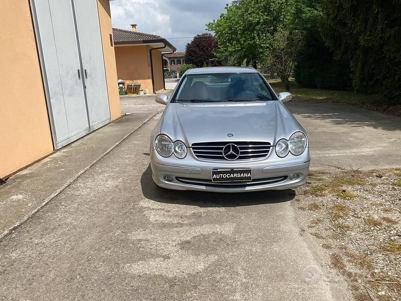 Usata Mercedes CLK270 Avantgarde 170 CV (125 kW) 2006 Argento Coupé